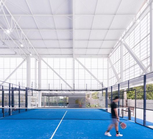 Kanopi Membran Lapangan Padel sebagai solusi atap modern